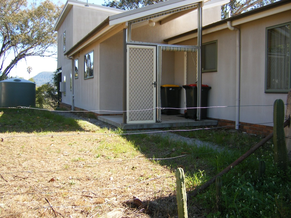 Photo 1 of courtyard site.