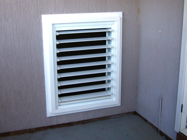 Photo of an opened louvre window