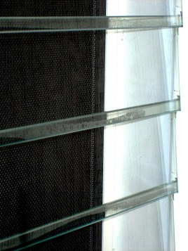 Photo of bubbles between louvre blades