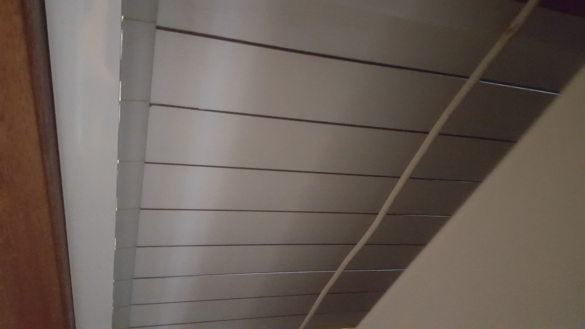 Photo evidence that louvre does not seal